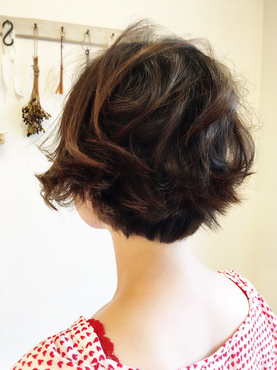 ショートヘアースタイル （カットとパーマ）を施術
